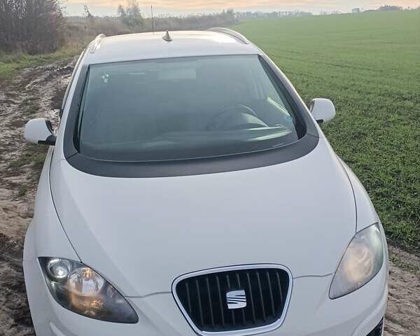 Сеат Altea XL 2011 в Виннице на Automoto.ua Белый Сеат Altea XL, объемом двигателя 1.6 л и пробегом 230 тыс. км за 7499 $, фото 5 на Automoto.ua