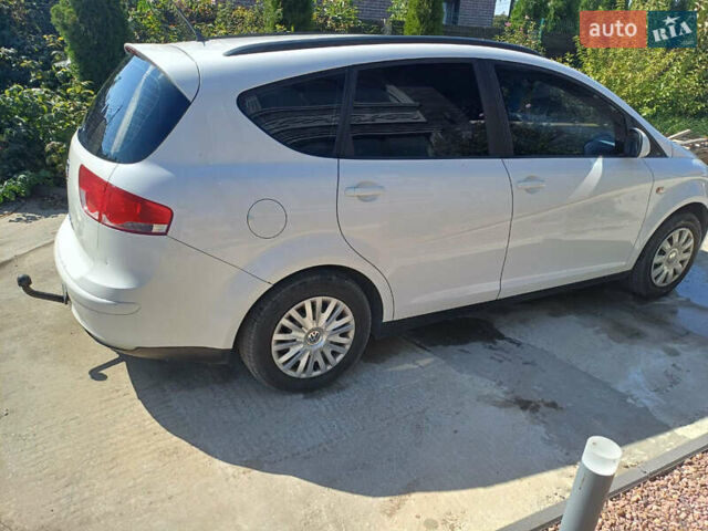 Сеат Altea XL 2012 у Києві на Automoto.ua Білий Сеат Altea XL, об'ємом двигуна 1.6 л та пробігом 350 тис. км за 7000 $, фото 2 на Automoto.ua