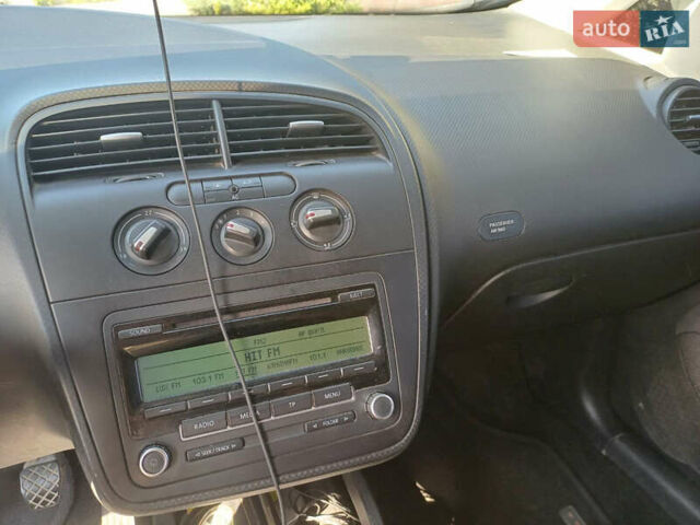 Сеат Altea XL 2012 у Києві на Automoto.ua Білий Сеат Altea XL, об'ємом двигуна 1.6 л та пробігом 350 тис. км за 7000 $, фото 1 на Automoto.ua