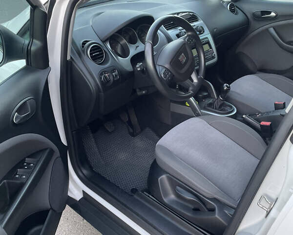 Белый Сеат Altea XL, объемом двигателя 1.4 л и пробегом 55 тыс. км за 9400 $, фото 7 на Automoto.ua