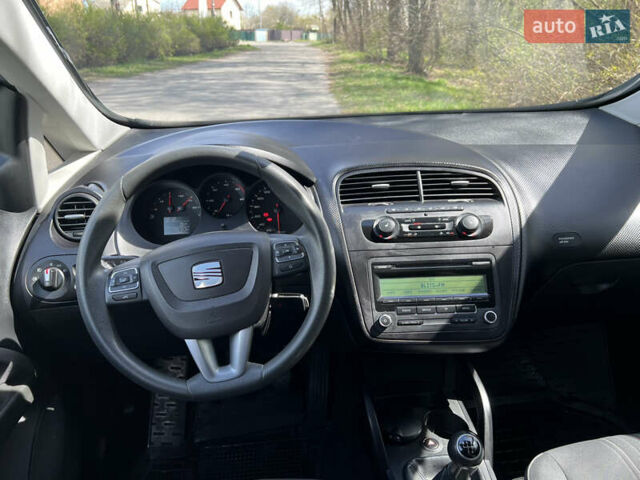 Белый Сеат Altea XL, объемом двигателя 1.6 л и пробегом 120 тыс. км за 9300 $, фото 6 на Automoto.ua
