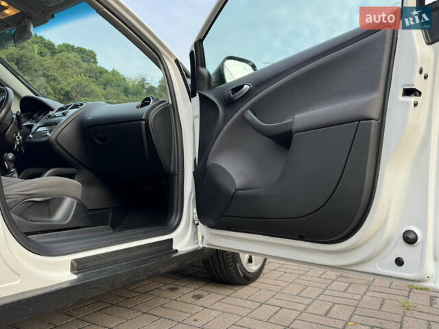 Белый Сеат Altea XL, объемом двигателя 1.6 л и пробегом 160 тыс. км за 11300 $, фото 16 на Automoto.ua
