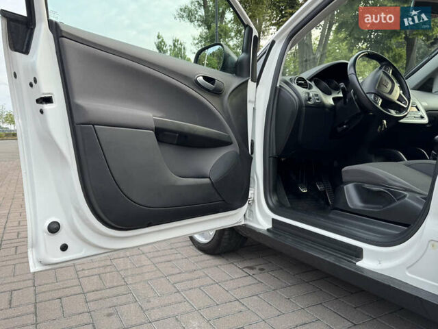 Белый Сеат Altea XL, объемом двигателя 1.6 л и пробегом 160 тыс. км за 11300 $, фото 12 на Automoto.ua