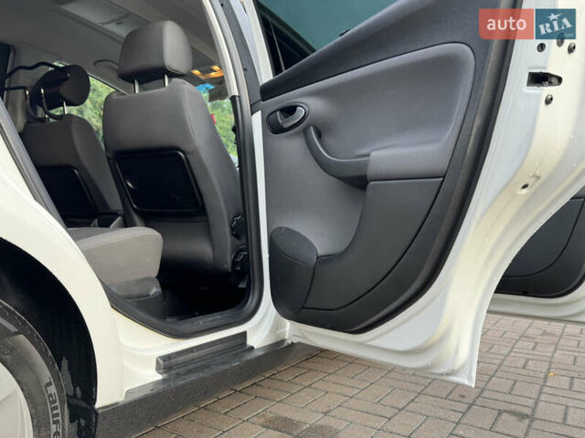 Белый Сеат Altea XL, объемом двигателя 1.6 л и пробегом 160 тыс. км за 11300 $, фото 18 на Automoto.ua
