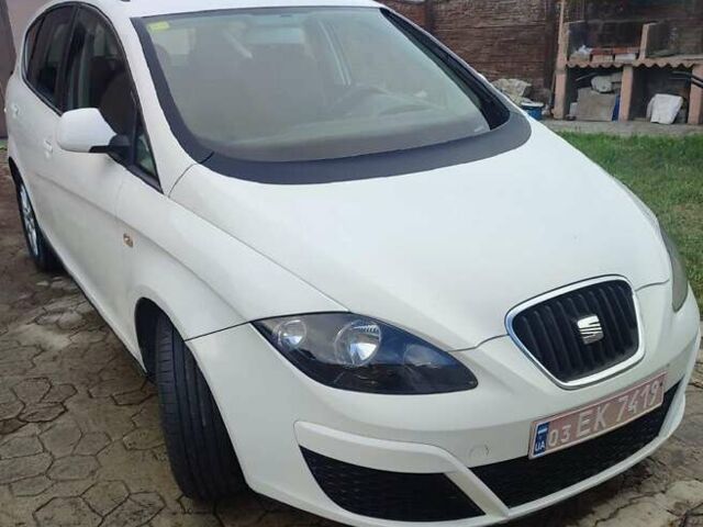 Белый Сеат Altea XL, объемом двигателя 1.6 л и пробегом 197 тыс. км за 9000 $, фото 1 на Automoto.ua