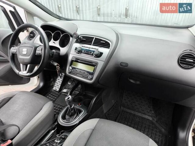 Білий Сеат Altea XL, об'ємом двигуна 1.6 л та пробігом 175 тис. км за 8000 $, фото 4 на Automoto.ua