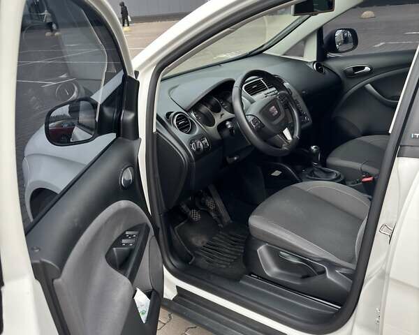 Білий Сеат Altea XL, об'ємом двигуна 2 л та пробігом 93 тис. км за 10000 $, фото 3 на Automoto.ua