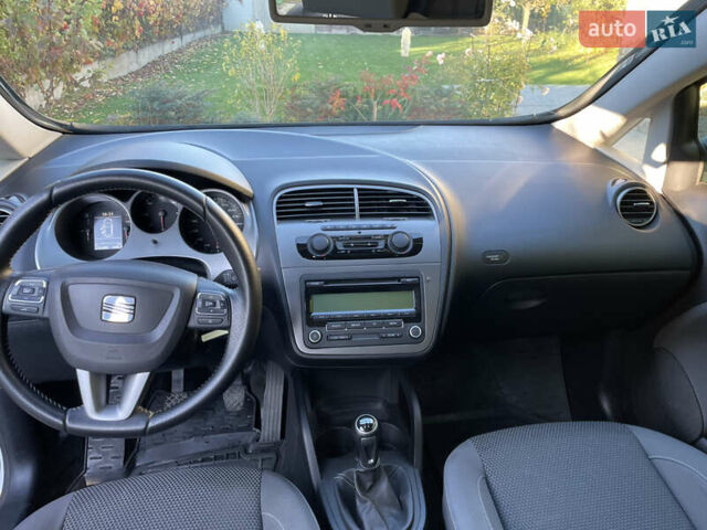 Білий Сеат Altea XL, об'ємом двигуна 1.6 л та пробігом 132 тис. км за 11000 $, фото 13 на Automoto.ua