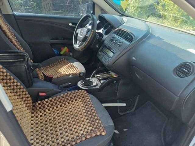 Білий Сеат Altea XL, об'ємом двигуна 1.6 л та пробігом 359 тис. км за 7700 $, фото 5 на Automoto.ua