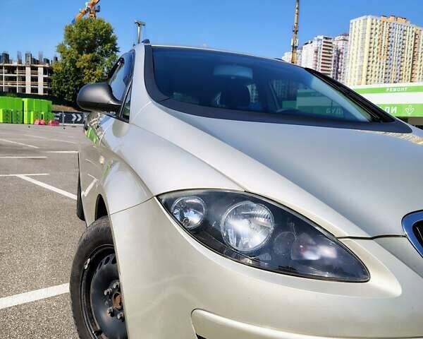 Бежевый Сеат Altea XL, объемом двигателя 1.6 л и пробегом 272 тыс. км за 6500 $, фото 4 на Automoto.ua