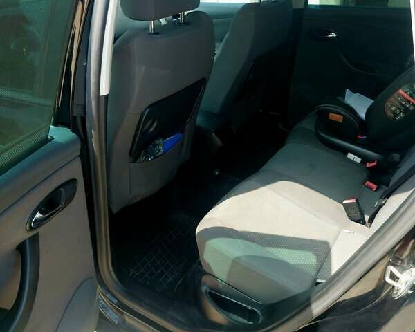 Черный Сеат Altea XL, объемом двигателя 1.9 л и пробегом 263 тыс. км за 6000 $, фото 5 на Automoto.ua