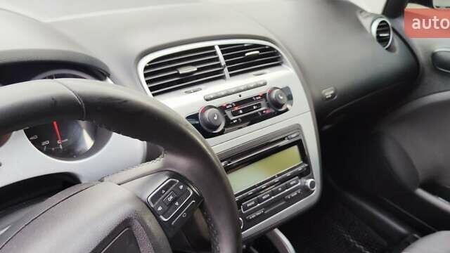 Черный Сеат Altea XL, объемом двигателя 1.6 л и пробегом 228 тыс. км за 8090 $, фото 16 на Automoto.ua