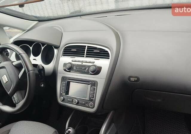 Сеат Altea XL 2013 в Житомире на Automoto.ua Черный Сеат Altea XL, объемом двигателя 2 л и пробегом 220 тыс. км за 8700 $, фото 6 на Automoto.ua