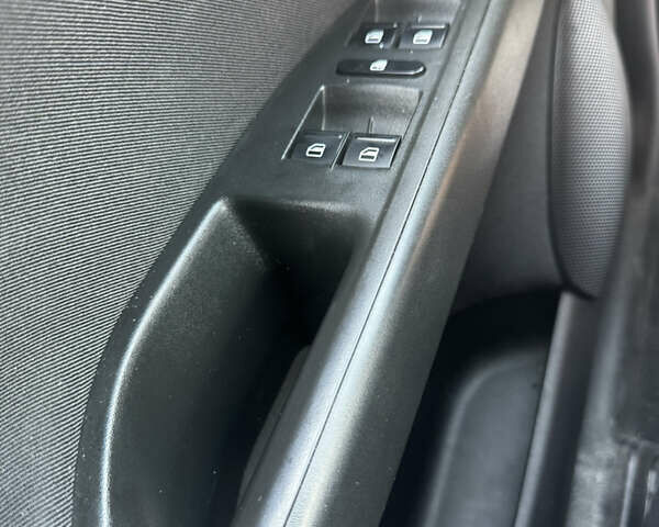 Черный Сеат Altea XL, объемом двигателя 2 л и пробегом 173 тыс. км за 9200 $, фото 5 на Automoto.ua