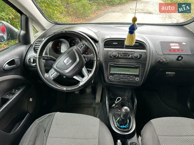 Черный Сеат Altea XL, объемом двигателя 1.6 л и пробегом 300 тыс. км за 6600 $, фото 5 на Automoto.ua