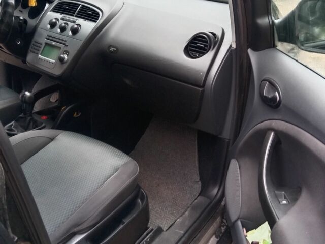 Черный Сеат Altea XL, объемом двигателя 1.9 л и пробегом 330 тыс. км за 4400 $, фото 6 на Automoto.ua