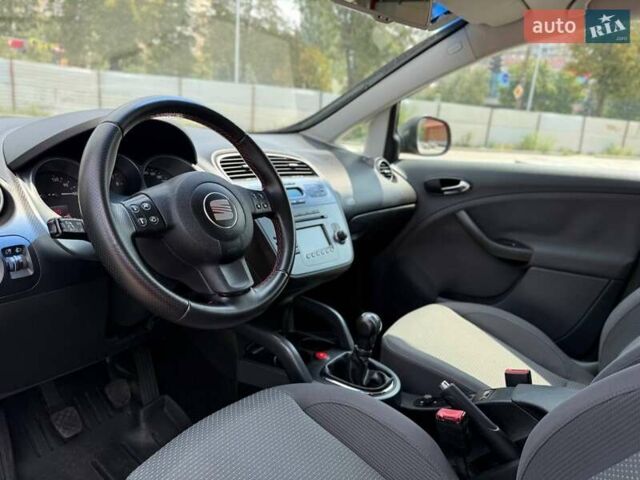Сеат Altea XL 2007 в Кривом Роге на Automoto.ua Красный Сеат Altea XL, объемом двигателя 1.8 л и пробегом 195 тыс. км за 5900 $, фото 12 на Automoto.ua