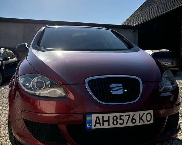 Красный Сеат Altea XL, объемом двигателя 1.6 л и пробегом 245 тыс. км за 5800 $, фото 2 на Automoto.ua