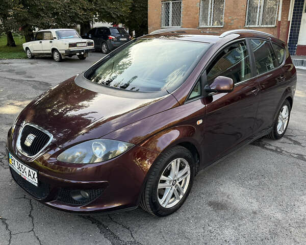 Сеат Altea XL 2008 у Хмельницькому на Automoto.ua Червоний Сеат Altea XL, об'ємом двигуна 1.6 л та пробігом 290 тис. км за 6200 $, фото 1 на Automoto.ua