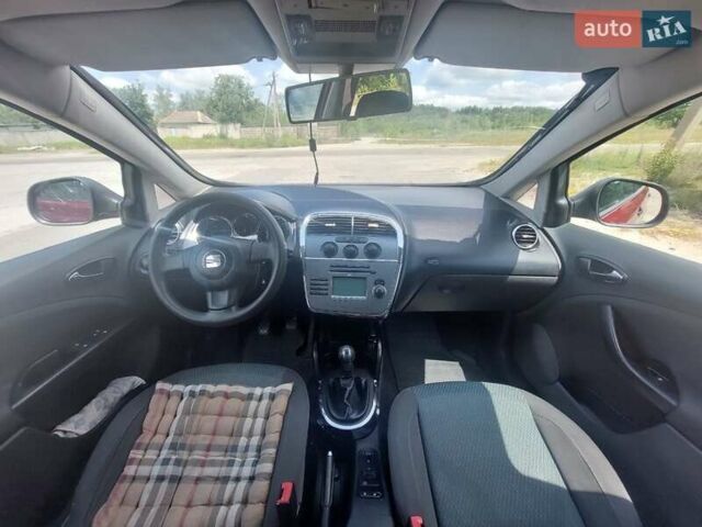 Красный Сеат Altea XL, объемом двигателя 1.6 л и пробегом 272 тыс. км за 4900 $, фото 13 на Automoto.ua