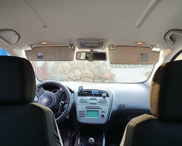 Красный Сеат Altea XL, объемом двигателя 1.4 л и пробегом 243 тыс. км за 4400 $, фото 3 на Automoto.ua