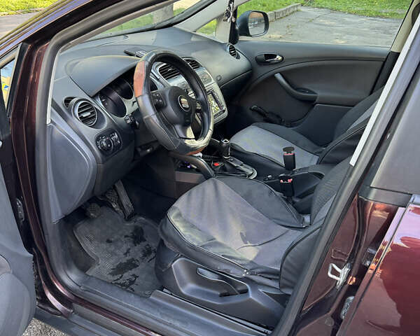 Сеат Altea XL 2008 у Хмельницькому на Automoto.ua Червоний Сеат Altea XL, об'ємом двигуна 1.6 л та пробігом 290 тис. км за 6200 $, фото 6 на Automoto.ua