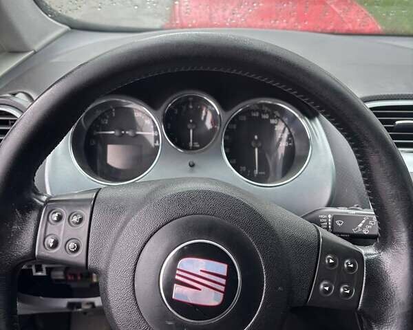 Красный Сеат Altea XL, объемом двигателя 1.98 л и пробегом 199 тыс. км за 6999 $, фото 4 на Automoto.ua