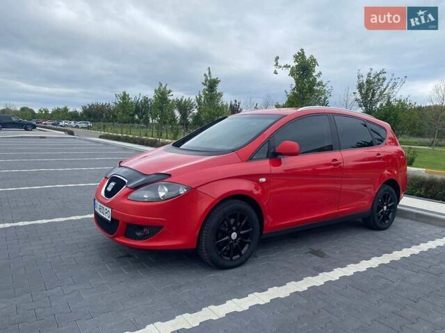 Красный Сеат Altea XL, объемом двигателя 1.39 л и пробегом 196 тыс. км за 6999 $, фото 3 на Automoto.ua