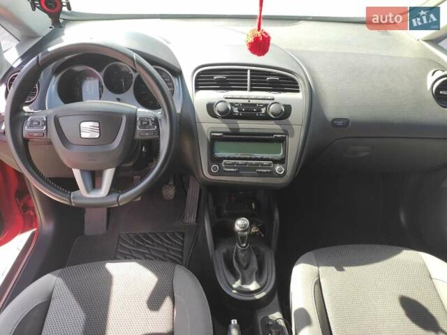 Красный Сеат Altea XL, объемом двигателя 1.6 л и пробегом 142 тыс. км за 10200 $, фото 14 на Automoto.ua