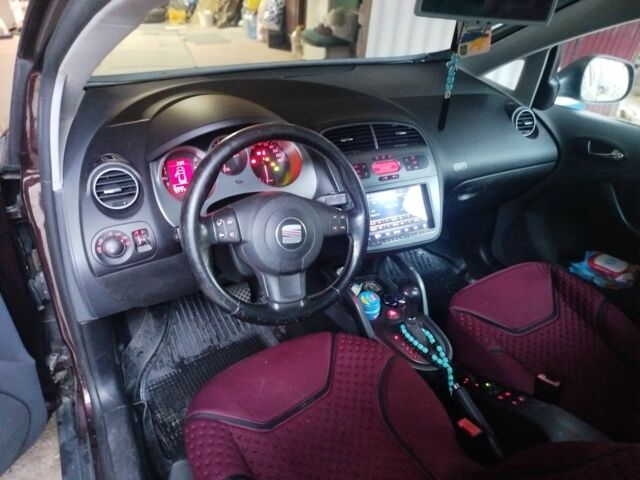 Красный Сеат Altea XL, объемом двигателя 2 л и пробегом 257 тыс. км за 7000 $, фото 9 на Automoto.ua