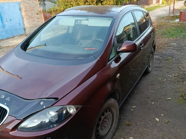 Красный Сеат Altea XL, объемом двигателя 1.4 л и пробегом 243 тыс. км за 4400 $, фото 3 на Automoto.ua