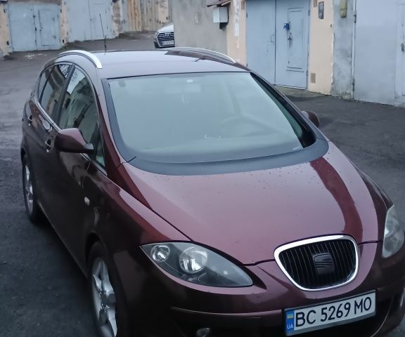 Красный Сеат Altea XL, объемом двигателя 2 л и пробегом 360 тыс. км за 5500 $, фото 14 на Automoto.ua