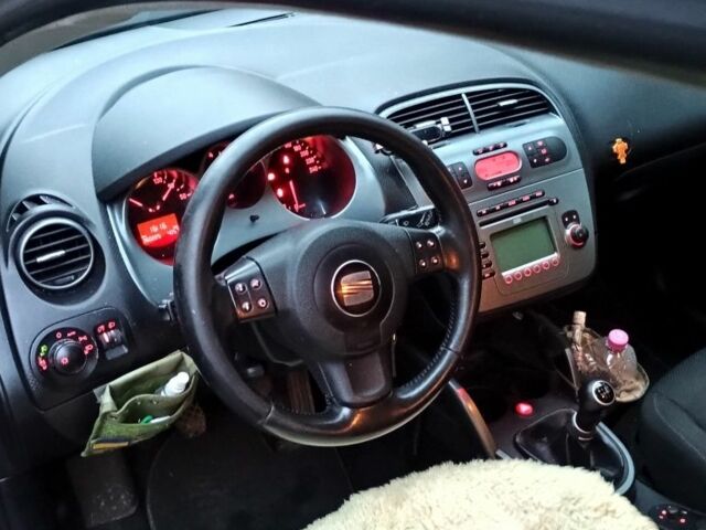 Красный Сеат Altea XL, объемом двигателя 2 л и пробегом 360 тыс. км за 5500 $, фото 1 на Automoto.ua