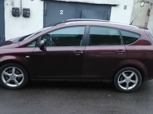 Красный Сеат Altea XL, объемом двигателя 2 л и пробегом 360 тыс. км за 5500 $, фото 4 на Automoto.ua