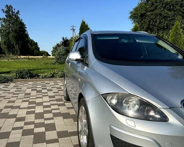 Серый Сеат Altea XL, объемом двигателя 1.6 л и пробегом 360 тыс. км за 6950 $, фото 3 на Automoto.ua