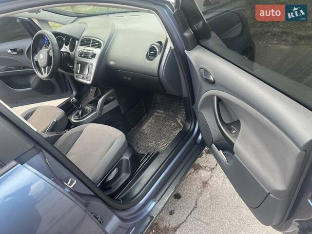 Сірий Сеат Altea XL, об'ємом двигуна 1.6 л та пробігом 286 тис. км за 6000 $, фото 10 на Automoto.ua