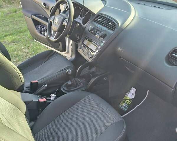 Сірий Сеат Altea XL, об'ємом двигуна 1.6 л та пробігом 248 тис. км за 7800 $, фото 1 на Automoto.ua