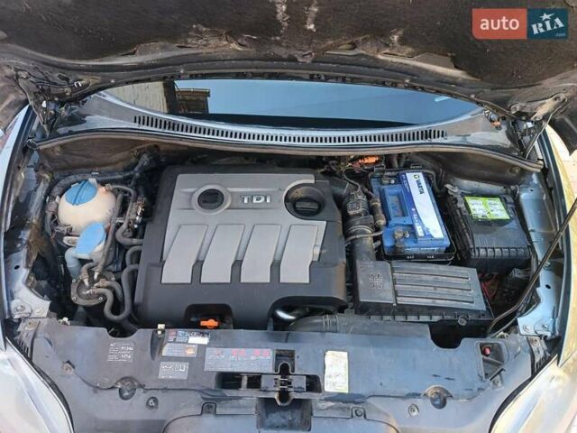 Сеат Altea XL 2012 у Харкові на Automoto.ua Сірий Сеат Altea XL, об'ємом двигуна 1.6 л та пробігом 155 тис. км за 7200 $, фото 1 на Automoto.ua