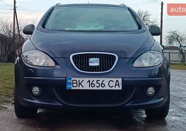 Синий Сеат Altea XL, объемом двигателя 1.9 л и пробегом 281 тыс. км за 5650 $, фото 5 на Automoto.ua