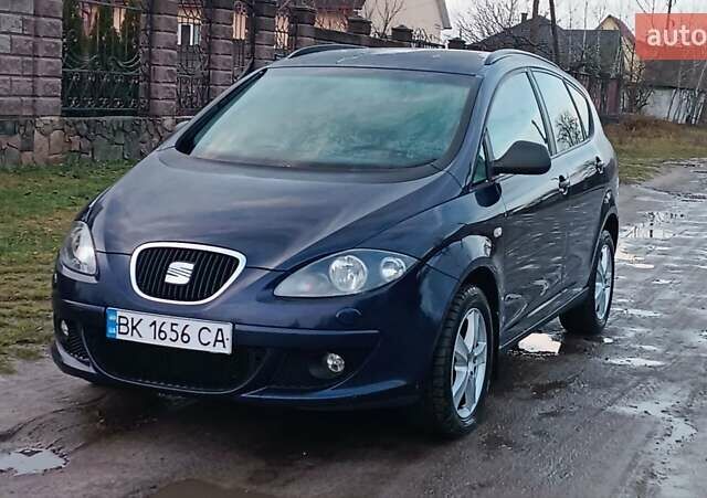 Синий Сеат Altea XL, объемом двигателя 1.9 л и пробегом 281 тыс. км за 5650 $, фото 3 на Automoto.ua