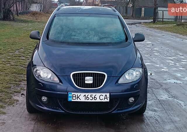 Синий Сеат Altea XL, объемом двигателя 1.9 л и пробегом 281 тыс. км за 5650 $, фото 4 на Automoto.ua