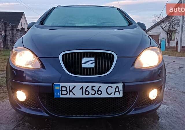 Синий Сеат Altea XL, объемом двигателя 1.9 л и пробегом 281 тыс. км за 5650 $, фото 96 на Automoto.ua