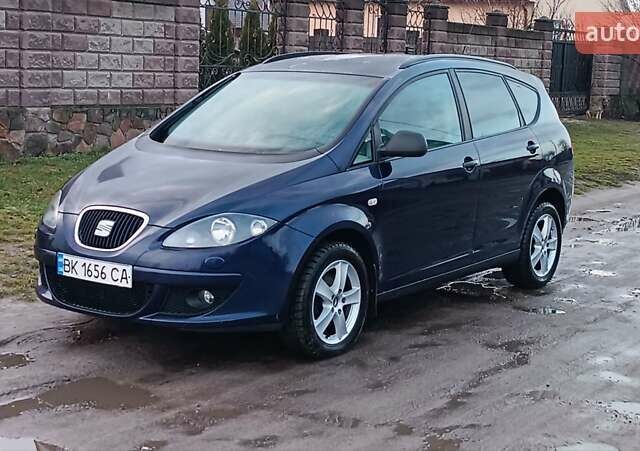 Синий Сеат Altea XL, объемом двигателя 1.9 л и пробегом 281 тыс. км за 5650 $, фото 2 на Automoto.ua