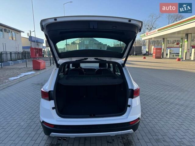 Белый Сеат Ateca, объемом двигателя 1.97 л и пробегом 165 тыс. км за 22800 $, фото 43 на Automoto.ua