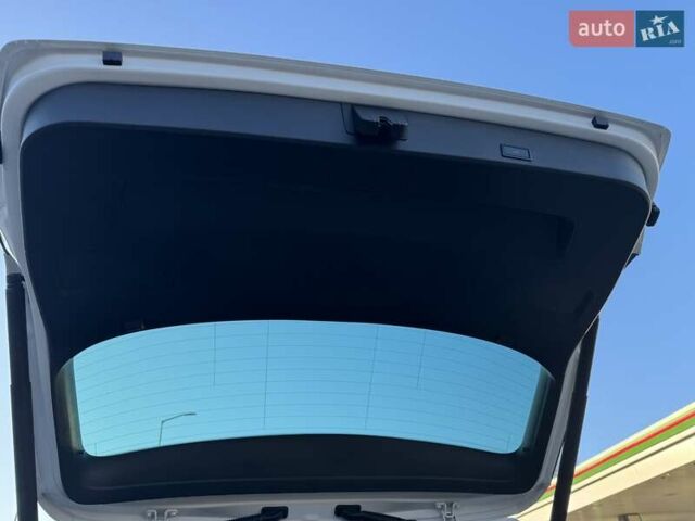 Белый Сеат Ateca, объемом двигателя 1.97 л и пробегом 165 тыс. км за 22800 $, фото 44 на Automoto.ua