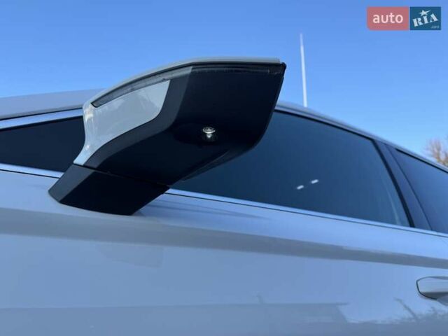 Белый Сеат Ateca, объемом двигателя 1.97 л и пробегом 165 тыс. км за 22800 $, фото 51 на Automoto.ua