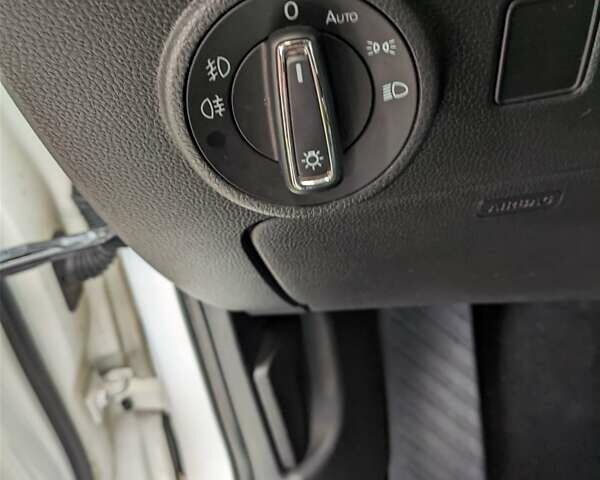 Белый Сеат Ateca, объемом двигателя 1.6 л и пробегом 32 тыс. км за 18490 $, фото 14 на Automoto.ua