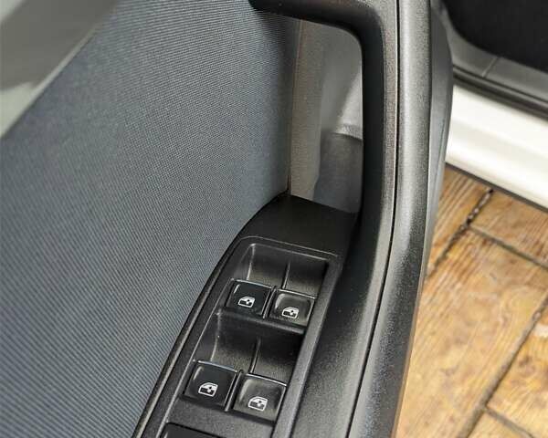 Белый Сеат Ateca, объемом двигателя 1.6 л и пробегом 32 тыс. км за 18490 $, фото 15 на Automoto.ua