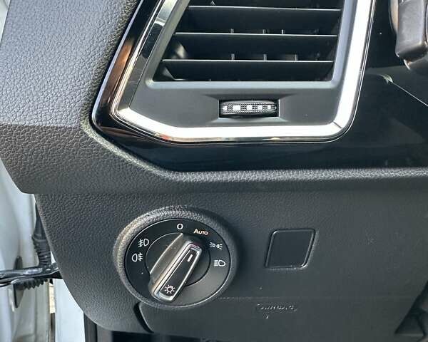 Белый Сеат Ateca, объемом двигателя 1.97 л и пробегом 101 тыс. км за 27500 $, фото 28 на Automoto.ua
