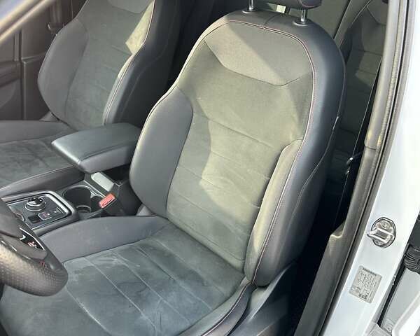 Белый Сеат Ateca, объемом двигателя 1.97 л и пробегом 101 тыс. км за 27500 $, фото 25 на Automoto.ua